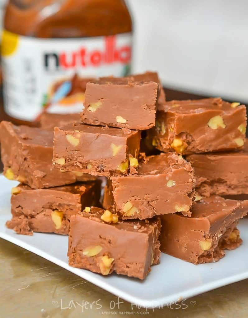 5-Minute Microwave Nutella Fudge | http://homemaderecipes.com/entertaining/14-nutella-recipes/