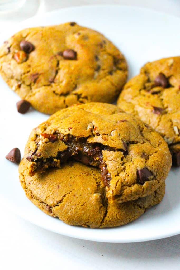 nutella-stuffed-pumpkin-chocolate-chip-cookies-3