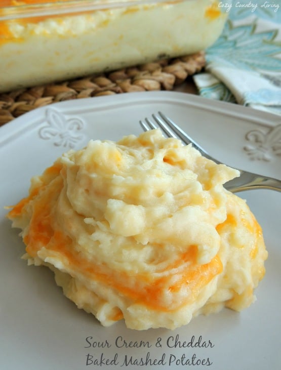 Sour-Cream-Cheddar-Baked-Mashed-Potatoes