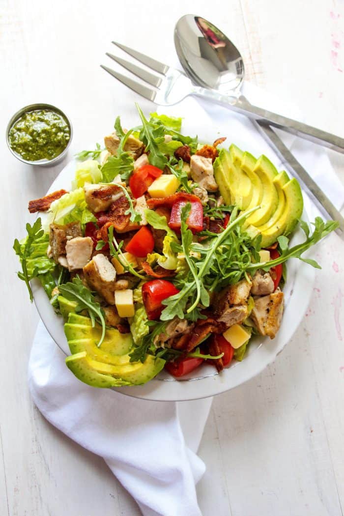 Easy and flavorful BLT chopped salad with chicken